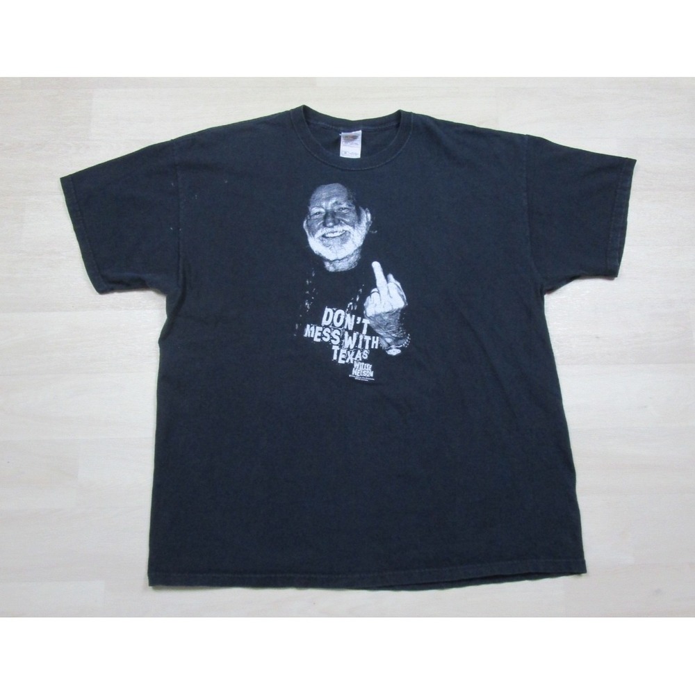 Vintage Y2K Willie Nelson Middle Finger T-Shirt (2X) "Dont Mess With Texas"